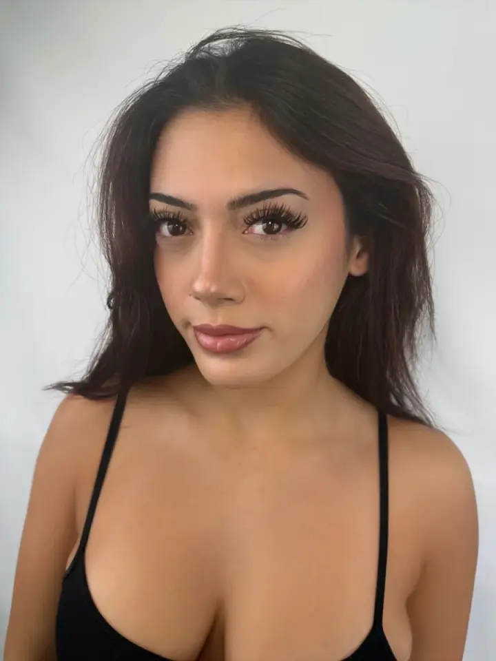 Mikado Aesthetics client wearing a defined mega-classic lash extension set